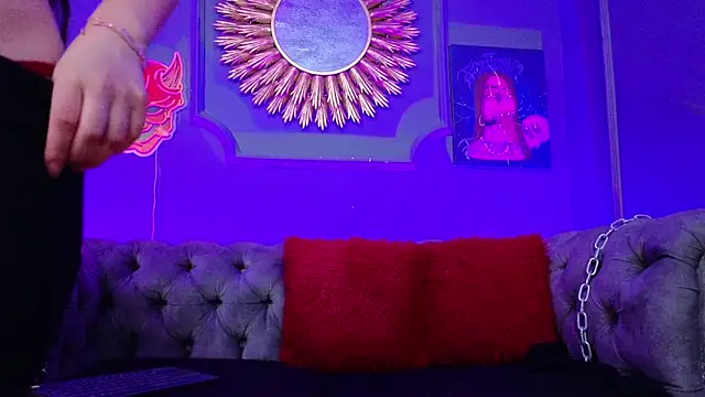 Snapshot of Julieta_Russell chatting on March 7, 2025, 8:22 pm Julieta Russell online show from March 7, 2025, 8:22 pm