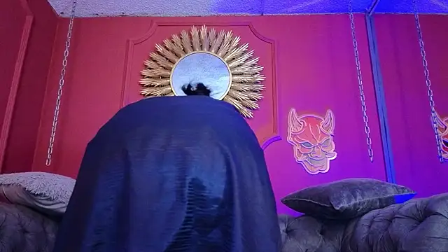 Julieta Russell online show from March 10, 2026, 12:09 pm