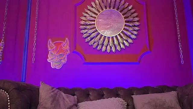 Julieta Russell online show from December 17, 2025, 11:26 am