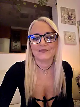 kikkastar online show from February 10, 2026, 8:30 pm