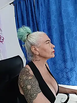 freyadevil333 online show from July 28, 2026, 4:09 am