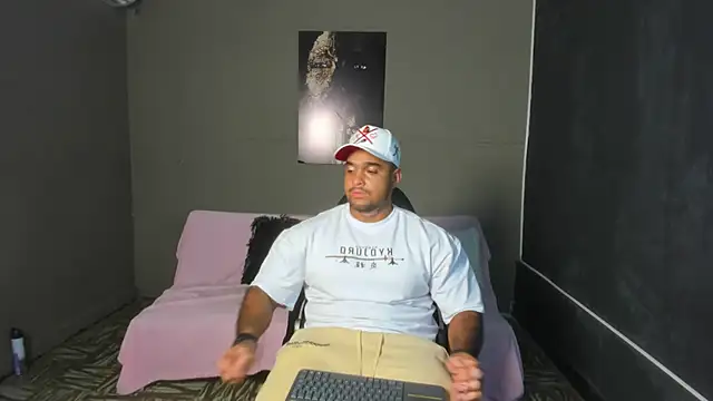 Snapshot of Big_furry_bear13 chatting on February 4, 2026, 6:52 am Big furry bear13 online show from February 4, 2026, 6:52 am