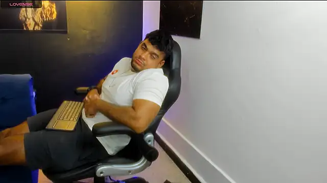 Big furry bear13 online show from November 26, 2025, 8:14 am