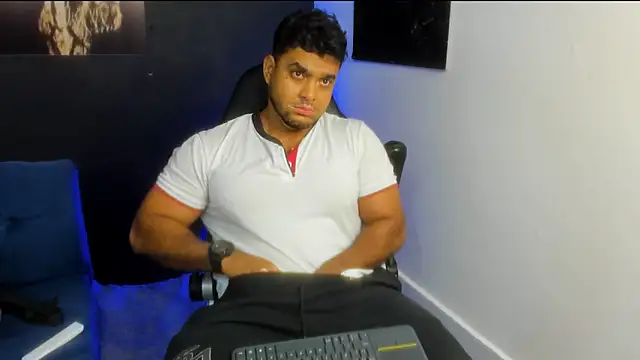 Big furry bear13 online show from November 22, 2025, 9:52 am