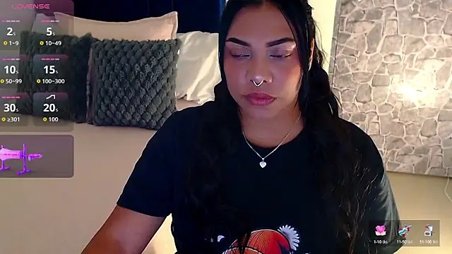 Snapshot of angela_santana_ chatting on October 16, 2025, 11:35 pm angela santana  online show from October 16, 2025, 11:35 pm