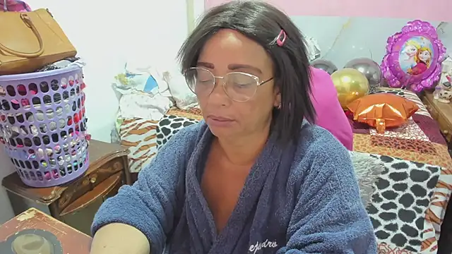 Snapshot of Mrs_mommy_ chatting on February 3, 2026, 2:53 am Mrs mommy online show from February 3, 2026, 2:53 am