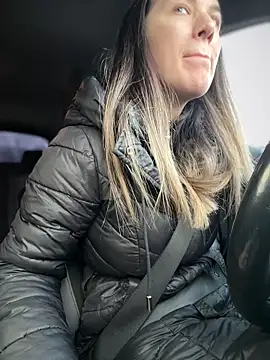 HotXMom online show from December 19, 2025, 7:00 am