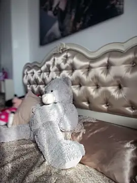 HotXMom online show from March 25, 2026, 7:08 am