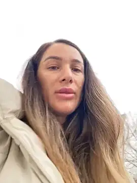 HotXMom online show from November 6, 2025, 7:01 am