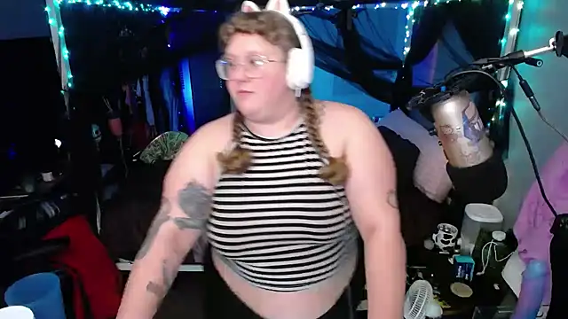 FatVeronica online show from February 4, 2025, 4:15 am