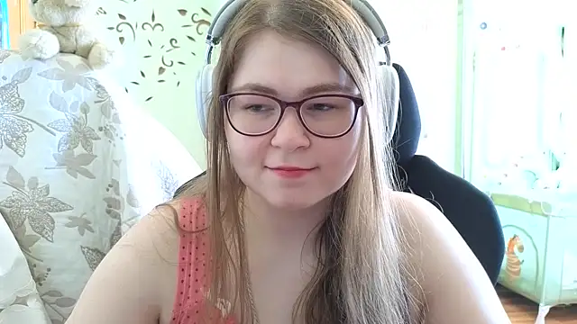 LucyZeph online show from September 9, 2025, 11:41 am