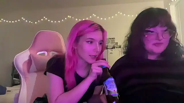 xKittyKat online show from January 7, 2026, 3:33 am