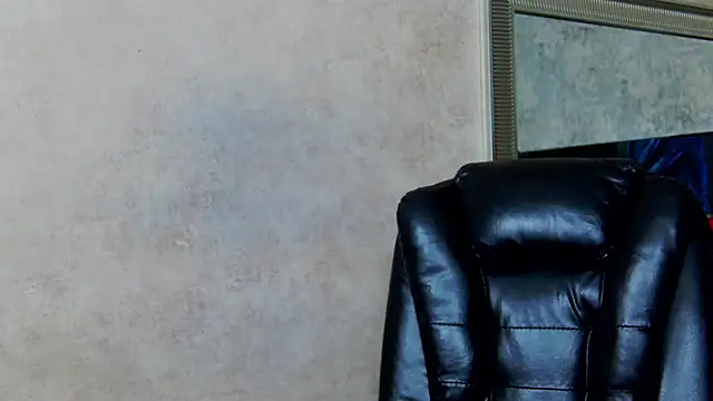 NicolleReyn online show from May 28, 2026, 5:30 pm