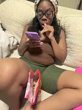 Snapshot of SweetChocolate555 chatting on January 12, 2025, 12:07 am SweetChocolate555 online show from January 12, 2025, 12:07 am