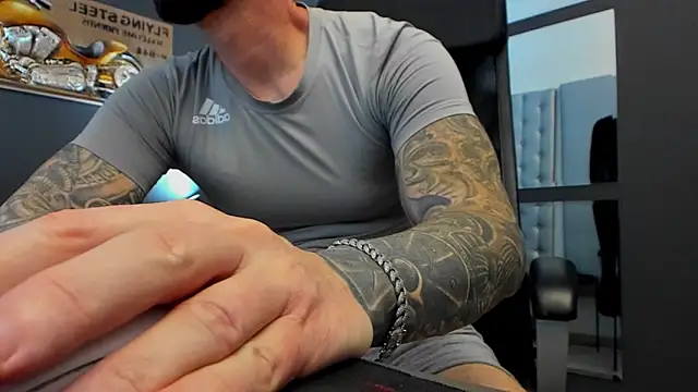 AronGrant online show from October 23, 2025, 8:24 am