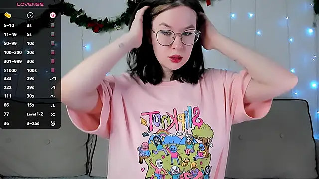 Snapshot of MyNameIsLilith chatting on February 2, 2026, 7:40 am MyNameIsLilith online show from February 2, 2026, 7:40 am