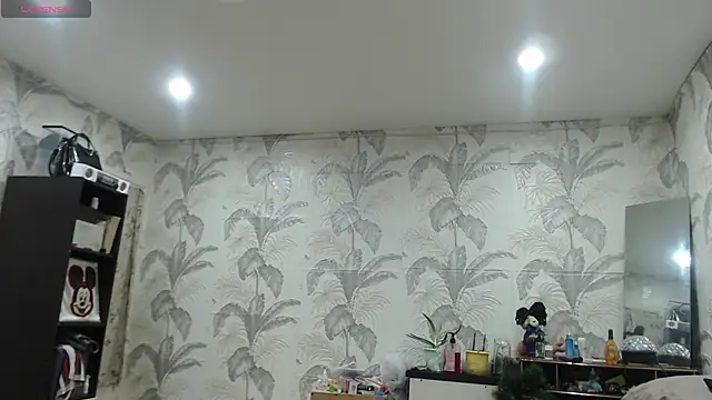 CamDiva113 online show from December 5, 2025, 11:53 am