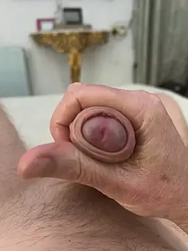 les-machinesxh online show from December 22, 2025, 4:01 am