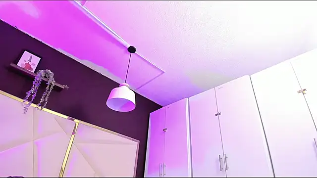 Snapshot of April_bowie chatting on January 17, 2026, 11:36 am April bowie online show from January 17, 2026, 11:36 am