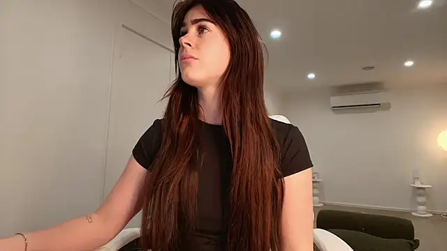 aus queen online show from November 3, 2025, 11:19 pm