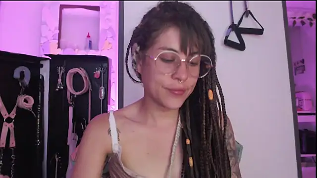 Snapshot of Hellen_dumont chatting on June 25, 2026, 5:23 am Hellen dumont online show from June 25, 2026, 5:23 am