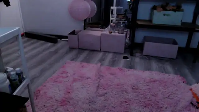 Hellen dumont online show from March 28, 2026, 2:12 am