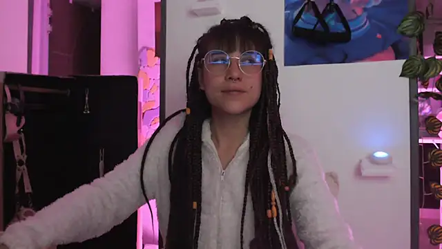 Snapshot of Hellen_dumont chatting on June 6, 2026, 1:33 am Hellen dumont online show from June 6, 2026, 1:33 am