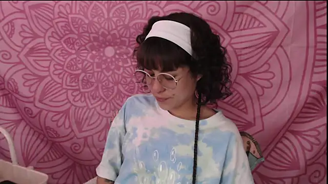 Snapshot of Hellen_dumont chatting on August 1, 2026, 6:39 pm Hellen dumont online show from August 1, 2026, 6:39 pm