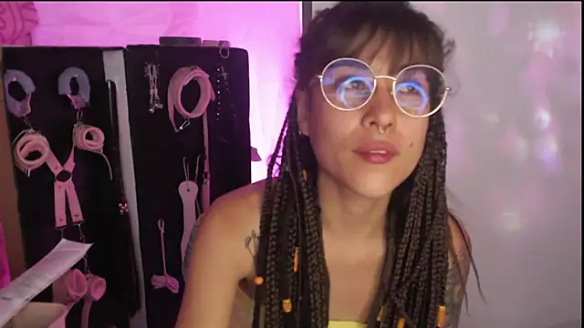 Snapshot of Hellen_dumont chatting on July 2, 2026, 3:34 am Hellen dumont online show from July 2, 2026, 3:34 am