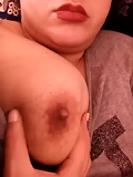 Snapshot of carmelasexy chatting on April 5, 2026, 10:33 am carmelasexy online show from April 5, 2026, 10:33 am