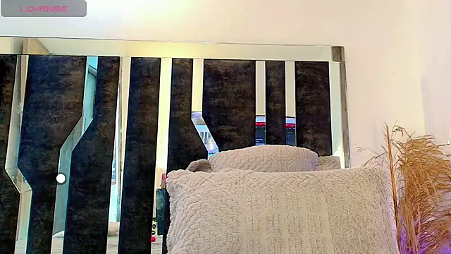 honey skin online show from November 7, 2025, 2:10 pm