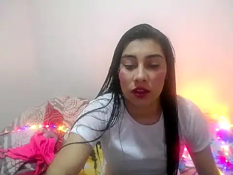  katerin love1 online show from November 18, 2025, 5:05 pm