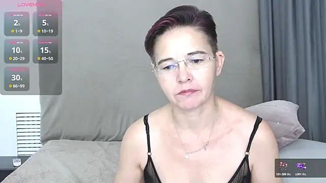 StaceyDarling online show from November 23, 2025, 8:19 pm