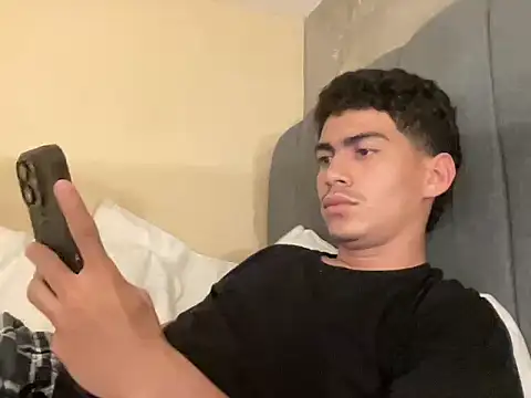 Snapshot of WildLogan chatting on February 16, 2026, 9:02 pm WildLogan online show from February 16, 2026, 9:02 pm