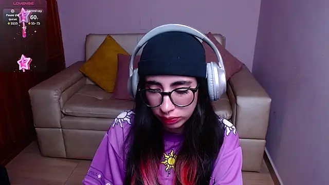 Snapshot of LenaRoses chatting on April 6, 2026, 9:05 pm LenaRoses online show from April 6, 2026, 9:05 pm