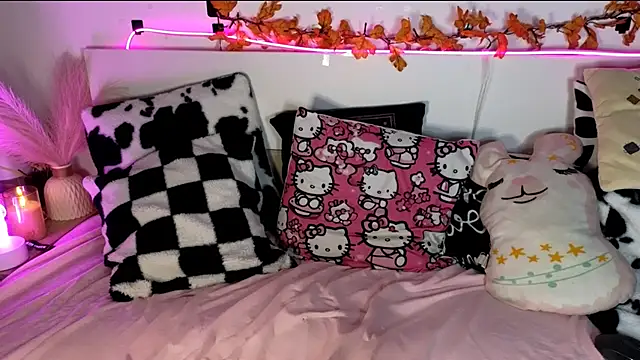 nicollewetpussy online show from November 20, 2025, 6:52 pm