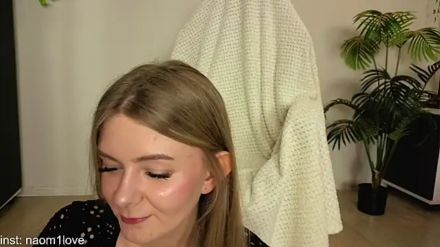 Snapshot of Naomi_Girly chatting on November 19, 2025, 4:07 pm Naomi Girly online show from November 19, 2025, 4:07 pm