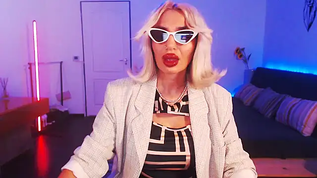 beauty chl0e online show from December 7, 2024, 8:55 pm