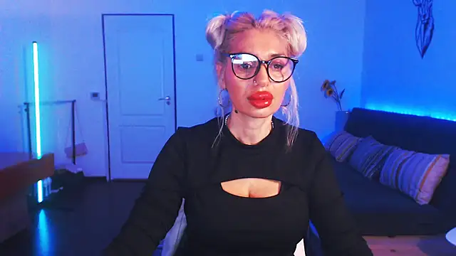 beauty chl0e online show from December 24, 2024, 9:11 pm