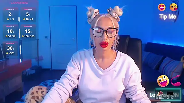 beauty chl0e online show from October 5, 2025, 8:21 pm