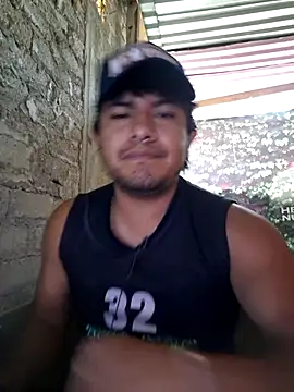 Snapshot of GusssHOT chatting on April 15, 2026, 3:16 pm GusssHOT online show from April 15, 2026, 3:16 pm