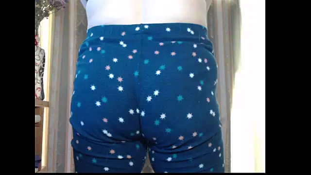 amorelara online show from October 20, 2025, 8:15 am