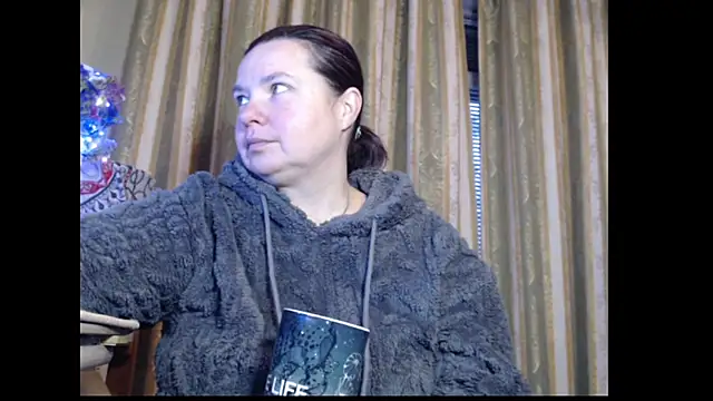 amorelara online show from October 1, 2025, 4:39 am