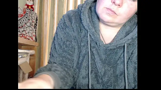 amorelara online show from October 10, 2025, 9:43 am