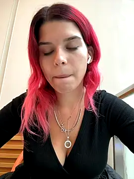 RiriRoseey online show from October 7, 2025, 8:15 am