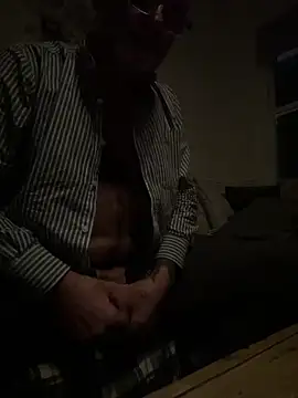 Snapshot of Shyboy817 chatting on February 1, 2026, 1:48 am Shyboy817 online show from February 1, 2026, 1:48 am