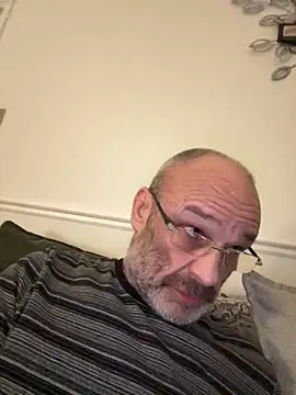 Shyboy817 online show from November 14, 2025, 2:37 am