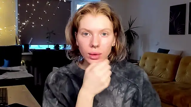 StellaDavis online show from February 13, 2025, 1:37 pm