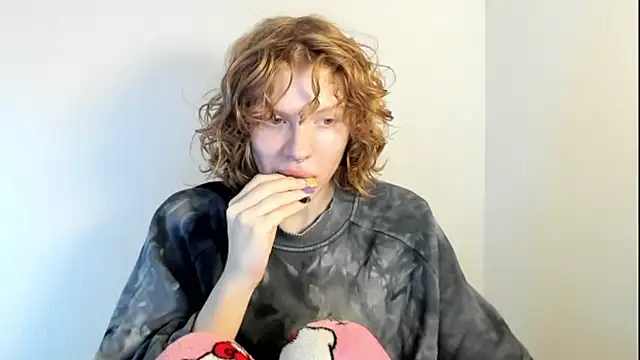 StellaDavis online show from October 21, 2025, 10:47 am