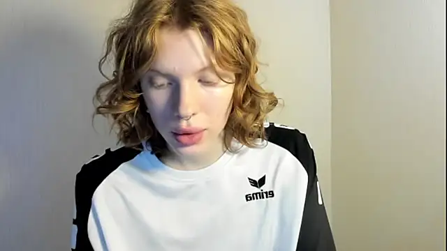 StellaDavis online show from November 5, 2025, 9:12 am